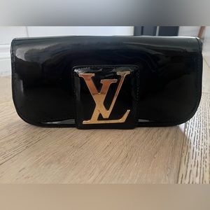 LOUIS VUITTON
Epi Electric Sobe Clutch